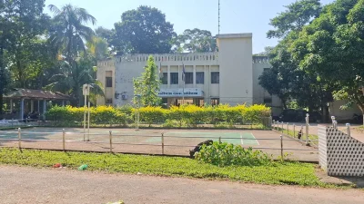 দুপুরে দুই শিক্ষিকা বাদী হয়ে এসব ঘটনায় থানায় পৃথক অভিযোগ করেছেন