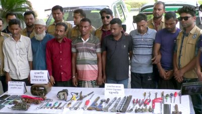 পীরগঞ্জ উপজেলার বড় আলমপুর ইউনিয়নের উমরপুর এলাকায় সেচঘর থেকে কৃষক মফিজার রহমানের হাত-পা বাঁধা লাশ উদ্ধারের ঘটনায় সাত জনকে গ্রেফতার করেছে পুলিশ