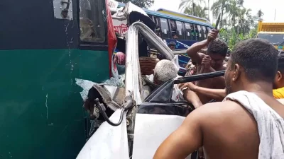 উদ্ধার কাজে অংশ নেন স্থানীয়রা