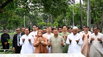 বিডিআর বিদ্রোহে নিহত সেনা কর্মকর্তাদের কবর জিয়ারত ও দোয়া করেন প্রধানমন্ত্রী তারেক রহমান, ছবি: বিএনপির মিডিয়া সেল