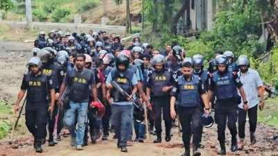 হামলার পরদিন যৌথ বাহিনী এলাকাজুড়ে অভিযানে নামে, ঘটনাস্থল ঘিরে তল্লাশি কার্যক্রমও চালানো হয়