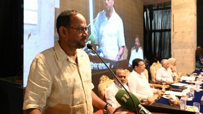 বিশ্ব দুগ্ধ দিবসের আলোচনা অনুষ্ঠানে বক্তব্য রাখেন মৎস্য ও প্রাণিসম্পদ প্রতিমন্ত্রী সুলতান সালাউদ্দিন টুকু। ছবি: বাংলা ট্রিবিউন