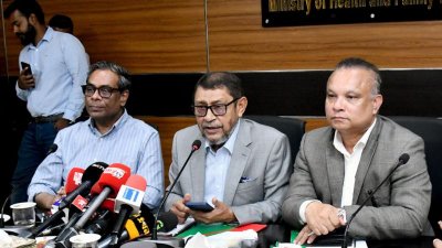 সচিবালয়ে স্বাস্থ্য ও পরিবারকল্যাণ মন্ত্রণালয়ের সম্মেলন কক্ষে ডেঙ্গু প্রতিরোধ, চিকিৎসা ও গাইডলাইন বিষয়ক এক আলোচনা সভা শেষে সাংবাদিকদের ব্রিফিং