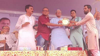 ঠাকুরগাঁওয়ের রুহিয়ায় বিএনপি মহাসচিব ও এলজিআরডি মন্ত্রী মির্জা ফখরুল ইসলাম আলমগীরকে গণসংবর্ধনা দেওয়া হয়