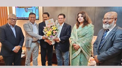 প্রধানমন্ত্রী তারেক রহমানের পক্ষে পররাষ্ট্রমন্ত্রী ড. খলিলুর রহমানকে ফুল দিয়ে শুভেচ্ছা জানান মুখ্য সচিব এ বি এম আব্দুস সাত্তার