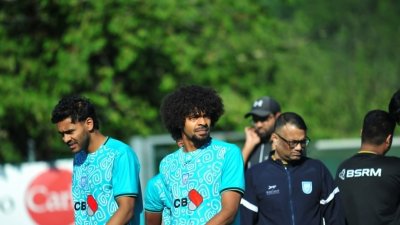 অনুশীলনে শমিত ও হামজা।