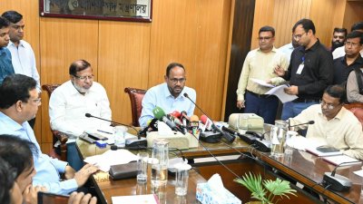 প্রাণিসম্পদ মন্ত্রণালয়ের সম্মেলন কক্ষে আয়োজিত প্রেস ব্রিফিংয়ে বক্তব্য দেন প্রতিমন্ত্রী সুলতান সালাউদ্দিন টুকু। ছবি: বাংলা ট্রিবিউন