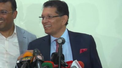 পররাষ্ট্র মন্ত্রণালয়ে সাংবাদিকদের সঙ্গে আলাপকালে ড. খলিলুর রহমান। ছবি: বাংলা ট্রিবিউন