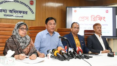 সাংবাদিকদের ব্রিফ করেন বেসামরিক বিমান পরিবহন ও পর্যটন প্রতিমন্ত্রী রশিদুজ্জামান মিল্লাত