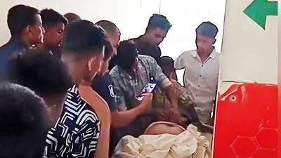 মারা যাওয়া প্রবাসীর লাশ ঘিরে স্বজনদের আহাজারি