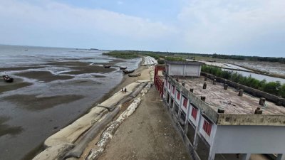 জলবায়ু পরিবর্তনের প্রভাবে বাংলাদেশের দক্ষিণ-পূর্ব উপকূলের সীমান্তঘেঁষা জনপদ টেকনাফের শাহপরীর দ্বীপ ও প্রবাল দ্বীপ সেন্টমার্টিন আজ অস্তিত্ব সংকটের মুখে