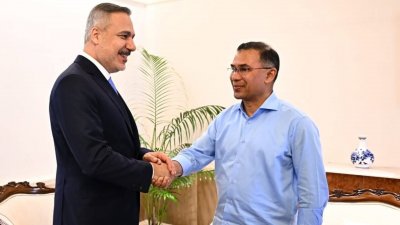 প্রধানমন্ত্রী তারেক রহমানের সঙ্গে সাক্ষাৎ করেন তুরস্কের পররাষ্ট্রমন্ত্রী হাকান ফিদান। ছবি: বাংলা ট্রিবিউন