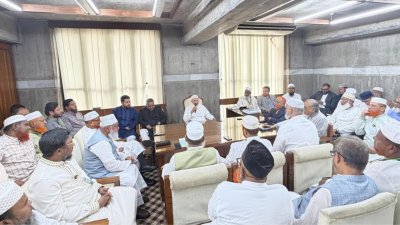 জাতীয় সংসদ ভবনের বিরোধীদলীয় সভাকক্ষে বিরোধীদলীয় সংসদ সদস্যদের নিয়ে বৈঠক করেন জামায়াত আমির ডা. শফিকুর রহমান। ছবি: বাংলা ট্রিবিউন