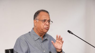 পর্যালোচনা সভায় বক্তব্য রাখছেন বিদ্যুৎ, জ্বালানি ও খনিজসম্পদমন্ত্রী ইকবাল হাসান মাহমুদ