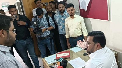 আমিনবাজার ও আশুলিয়া রাজস্ব সার্কেল কার্যালয়ে আকস্মিক পরিদর্শনে যান ভূমি প্রতিমন্ত্রী মীর মোহাম্মদ হেলাল উদ্দিন