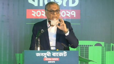 ছায়া বাজেট উপস্থাপন করেন ঢাকা-১২ আসনের সংসদ সদস্য সাইফুল ইসলাম খান মিলন। ছবি: বাংলা ট্রিবিউন