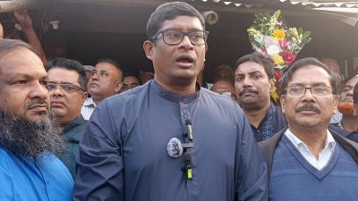 বরিশালে মতবিনিময় সভায় বক্তব্য রাখেন জাতীয় পার্টির (জাপা) মহাসচিব ব্যারিস্টার শামীম হায়দার পাটোয়ারী