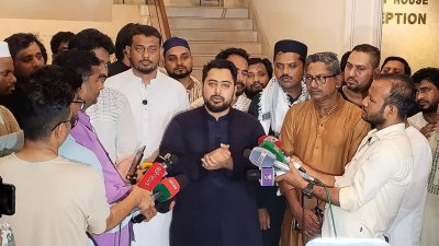 শুক্রবার দুপুরে চট্টগ্রাম সার্কিট হাউসে সাংবাদিকদের সঙ্গে মতবিনিময় করেন জাতীয় সংসদের বিরোধীদলীয় চিফ হুইপ ও জাতীয় নাগরিক পার্টির (এনসিপি) আহ্বায়ক নাহিদ ইসলাম
