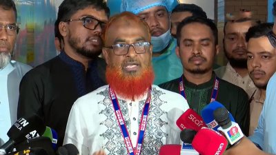 কথা বলছেন আদ্-দ্বীন হাসপাতালের পরিচালক মো. তারিকুল ইসলাম মুকুল