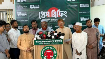 প্রেস ব্রিফিংয়ে কথা বলছেন মিয়া গোলাম পরওয়ার