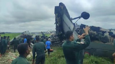 ভারতের আসাম রাজ্যের যোরহাটে বিমান বাহিনীর একটি উড়োজাহাজ বিধ্বস্ত হয়েছে। ছবি: এনডিটিভি