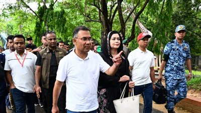 ডুলাহাজারা সাফারি পার্ক ঘুরে দেখেন প্রধানমন্ত্রী তারেক রহমান ও ডা. জুবাইদা রহমান