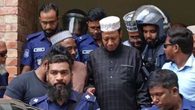 এমপি আমির হামজা সিরাজগঞ্জের চিফ জুডিশিয়াল ম্যাজিস্ট্রেট আদালতে আত্মসমর্পণ করে স্থায়ী জামিন পেয়েছেন