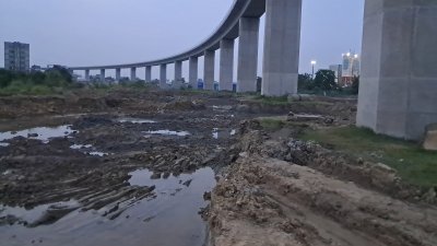 বিষয়টি নিয়ে সমালোচনার মুখে মাটি কাটার কাজ বন্ধ রাখা হয়েছে বলে জানিয়েছেন প্রকল্প সংশ্লিষ্ট কর্মকর্তারা