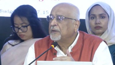 অনুষ্ঠানে কথা বলছেন দেবপ্রিয় ভট্টাচার্য