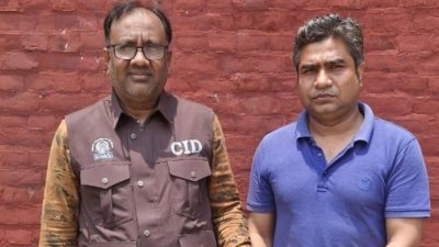 মানবপাচার মামলায় গ্রেফতার বিমান কর্মকর্ত। ছবি: সংগৃহীত