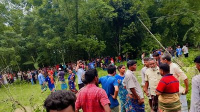লালমনিরহাটে নিখোঁজের একদিন পর সাত বছরের শিশুর লাশ উদ্ধারের ঘটনায় হত্যাকাণ্ডে জড়িত সন্দেহে দুজনকে গ্রেফতার করেছে পুলিশ