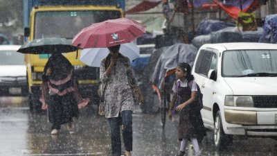 রাজধানীর বিভিন্ন এলাকায় বৃষ্টির তীব্রতা ছিল ভিন্ন ভিন্ন (আবির আহম্মেদ সুপ্ত)
