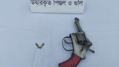 সাভারের আশুলিয়ায় একটি মাদ্রাসার নির্মাণাধীন ওয়াশরুম থেকে বিদেশি পিস্তল ও দুই রাউন্ড গুলি উদ্ধার করেছে র‌্যাব
