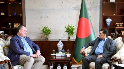 পররাষ্ট্রমন্ত্রী ড. খলিলুর রহমানের সঙ্গে ‘সৌজন্য সাক্ষাৎ’ করেছেন ঢাকায় নিযুক্ত মার্কিন রাষ্ট্রদূত ব্রেন্ট ক্রিস্টেনসেন