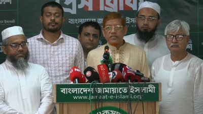 সংবাদ সম্মেলনে কথা বলেন ড. এ এইচ এম হামিদুর রহমান আযাদ