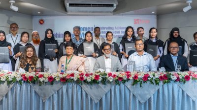 ব্র্যাক সেন্টারে পেশাদার নারী চালকদের প্রশিক্ষণের সমাপনী ও সনদ বিতরণ অনুষ্ঠান
