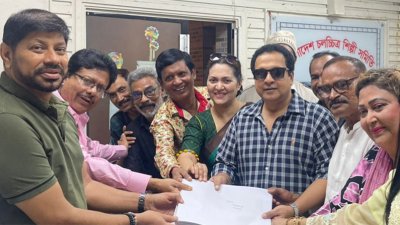 মনোনয়ন জমা দিচ্ছেন বাপ্পরাজ