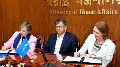 চুক্তি সই অনুষ্ঠানে স্বরাষ্ট্রমন্ত্রী সালাহউদ্দিন আহমদ