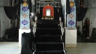 হোসেনি দালানের ইমামবাড়া&rsquo; (ছবি নাসিরুল ইসলাম) হোসেনি দালানের ‘ইমামবাড়া’, ছবি: নাসিরুল ইসলাম