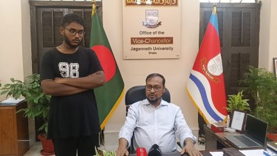 উপাচার্যের অফিসে সিরাজুল ইসলাম