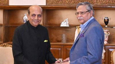 রাষ্ট্রপতি মো. সাহাবুদ্দিনের কাছে পরিচয়পত্র পেশ করেন রাষ্ট্রদূত দীনেশ ত্রিবেদী