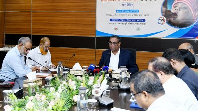 সংবাদ সম্মেলনে স্বাস্থ্য প্রতিমন্ত্রী ড. এমএ মুহিত