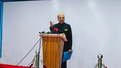বক্তব্য রাখছেন ভারতের রাষ্ট্রদূত দীনেশ ত্রিবেদী