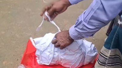 গভীর রাতে কাফনের কাপড় ও বেনামী চিঠি রেখে প্রাণনাশের হুমকি দেওয়ার অভিযোগ