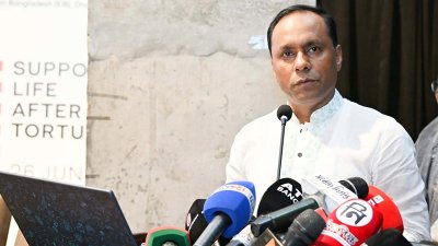 কথা বলছেন জাতীয় সংসদের ডেপুটি স্পিকার ব্যারিস্টার কায়সার কামাল