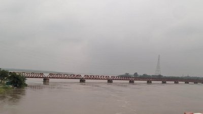 উজানের ঢলে কুড়িগ্রামে ব্রহ্মপুত্র ও তিস্তা নদীর পানি আবার বাড়তে শুরু করেছে