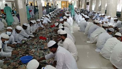 পাগলা মসজিদের দানবাক্সে পাওয়া টাকা গণনা/ফাইল ছবি