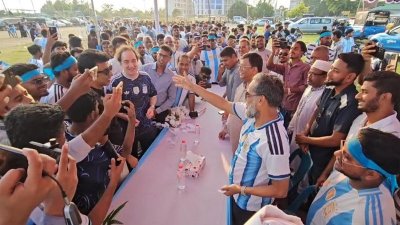 মুন্সীগঞ্জের লৌহজং উপজেলার শিমুলিয়া পুরনো ফেরিঘাট এলাকায় আর্জেন্টিনার রাষ্ট্রদূত মার্সেলো কার্লোস সেসা