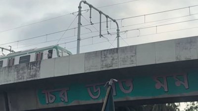 বেলুন অপসারণের কাজ শেষ হলে মেট্রো চলাচল শুরু হয়