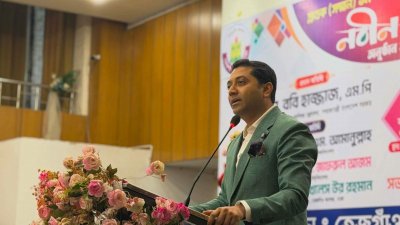 তেজগাঁও কলেজে নবীনবরণ অনুষ্ঠানে বক্তব্য রাখেন প্রাথমিক ও গণশিক্ষা প্রতিমন্ত্রী ববি হাজ্জাজ। ছবি: বাংলা ট্রিবিউন